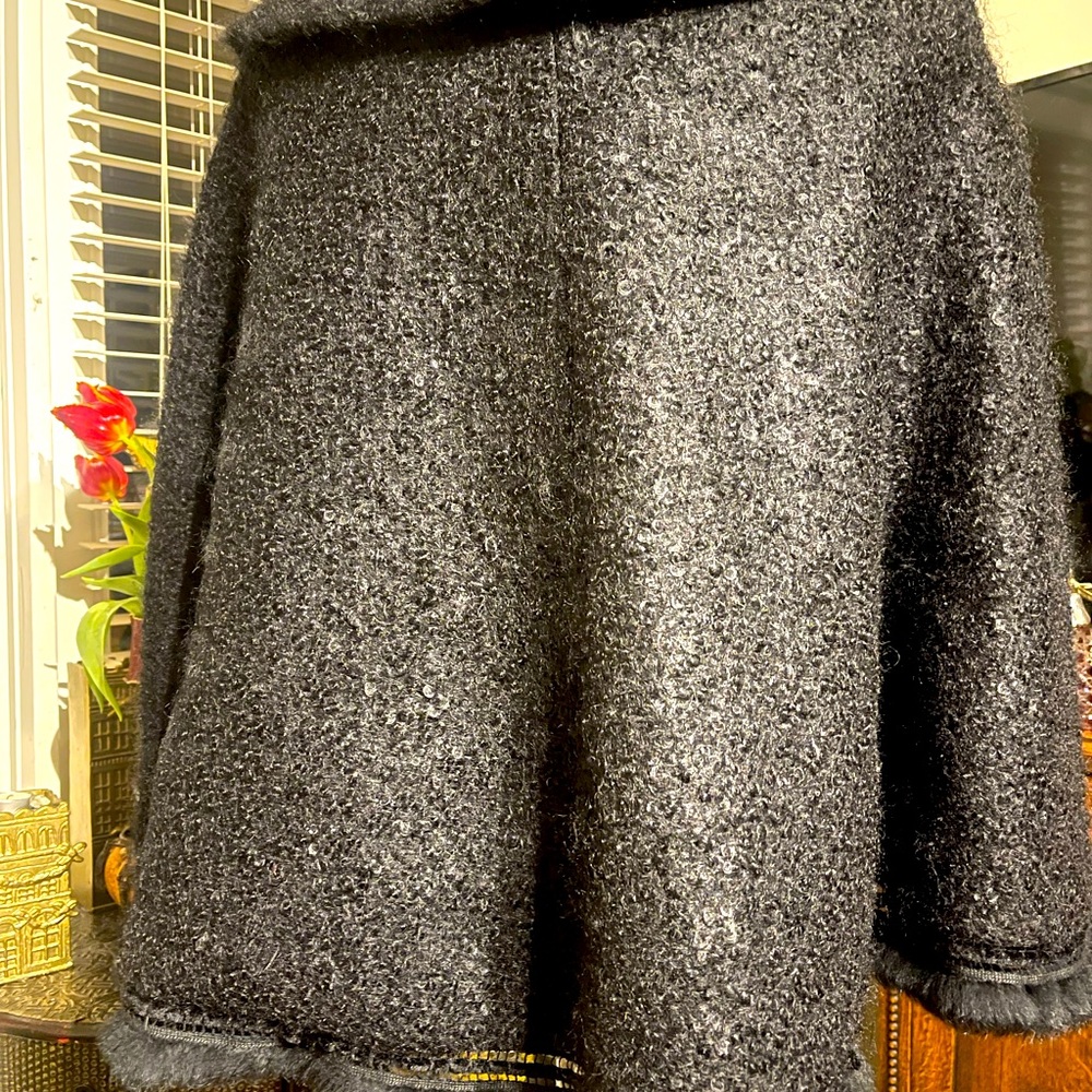 AURA CAPE - Picture 2 of 10